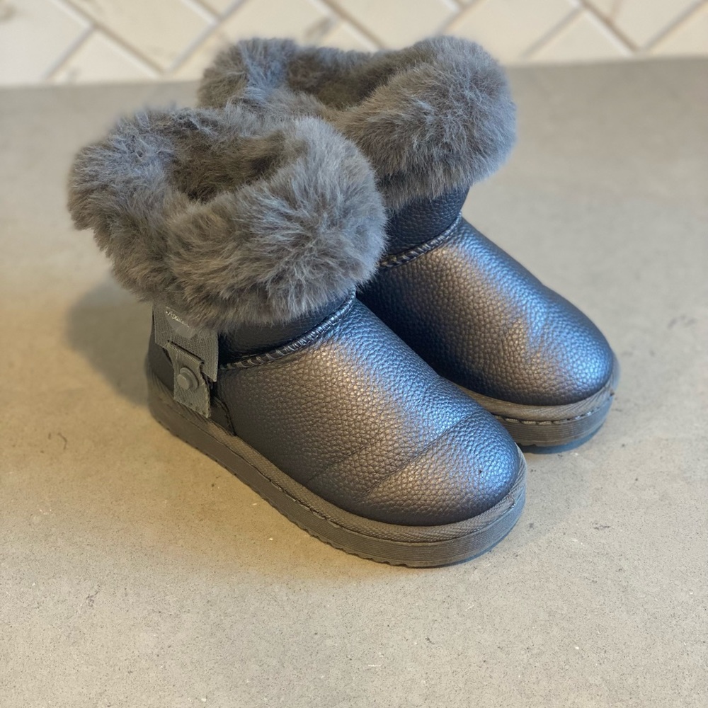 Dark grey faux fur lined waterproof boot